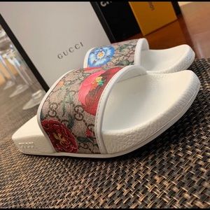 RARE SOLD OUT BRAND NEW** GUCCI GG Flora Slides